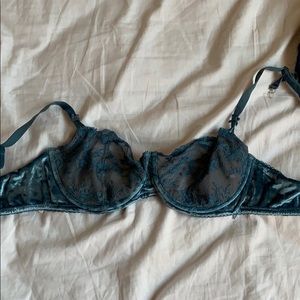 victoria secret liner bra with lace & blue velvet